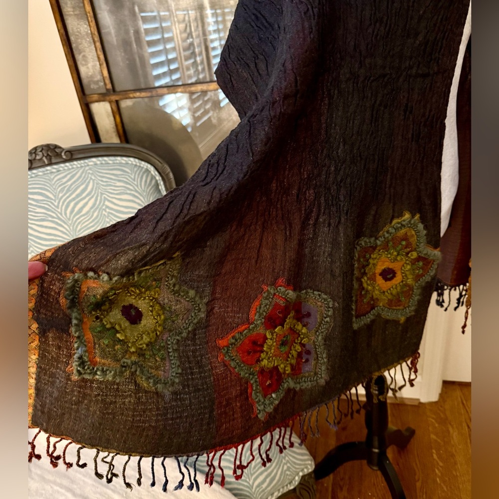 GORGEOUS SCARF/WRAP - Picture 3 of 10